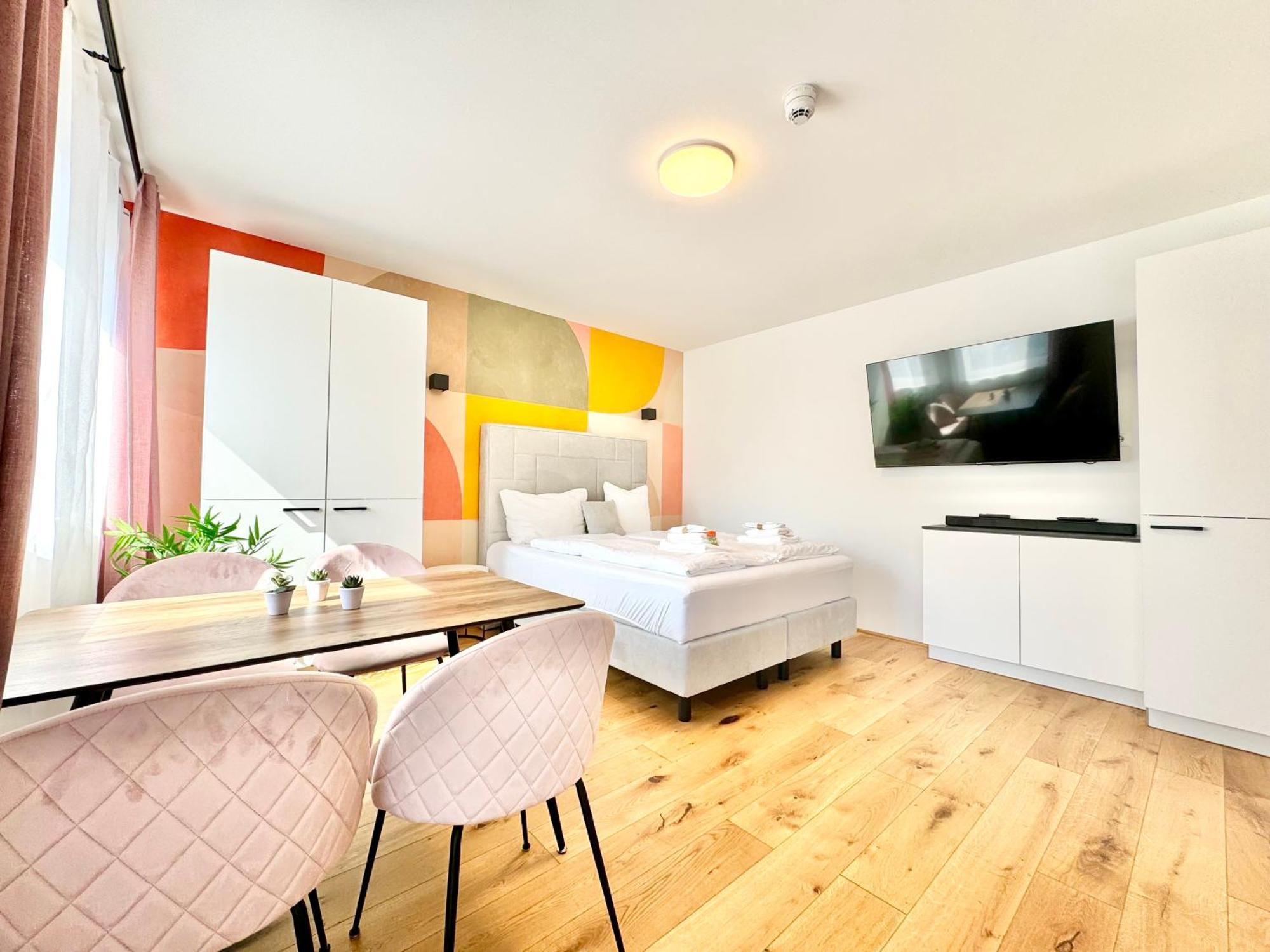 Stylische Wohnung Mit Balkon Wina Bagian luar foto
